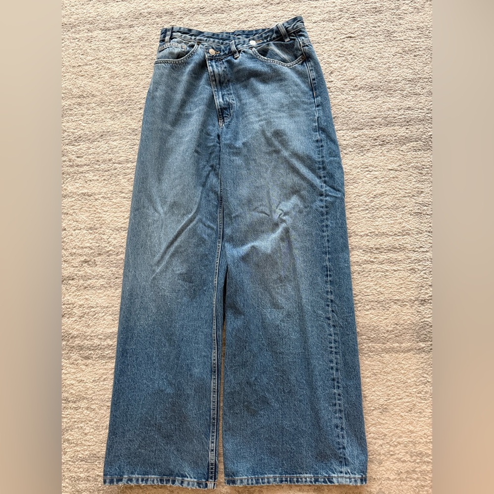 Zara High Waist Mom Leg Jeans - Picture 2 of 5